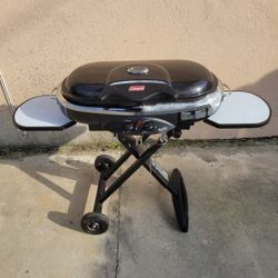 Coleman Roadtrip Bbq Grill LXE Model.  Like New