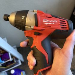 Milwaukee M12 Cordless No-Hub Driver