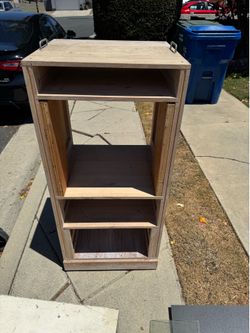 Free wood shelf with wheels
