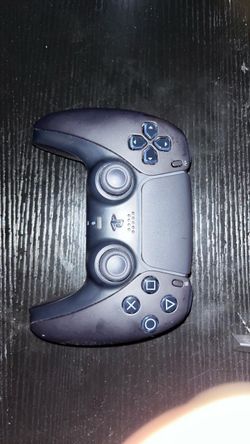 Black ps5 controller