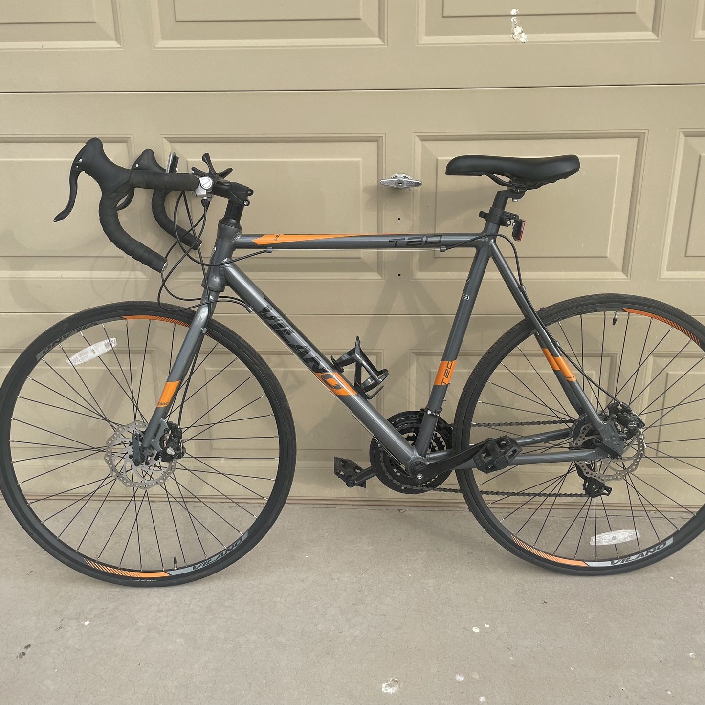 Ccm endurance road sales bike 700c review