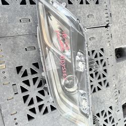 2018 - 2020 HONDA ODYSSEY LEFT DRIVER SIDE HEADLIGHT OEM