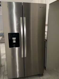 Whirlpool Silver finish refrigerator/freezer