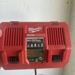 Cargador de baterías Milwaukee Carga rápida 