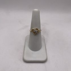 14kt Gold Engagement Style Ring w/ Cluster Design 