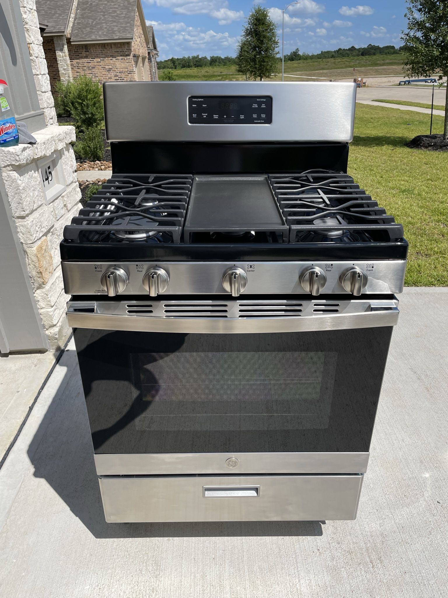 Brand NEW Never Used GE Freestanding Gas Range/Stove With Griddle