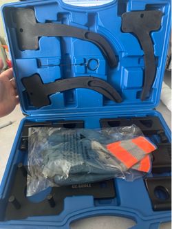 Camshaft phaser timing chain lock tool kit