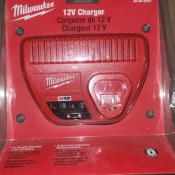 Milwaukee M12 Power Charger