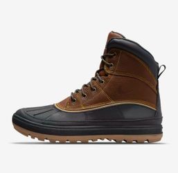Brand New Nike ACG Boots Size 9