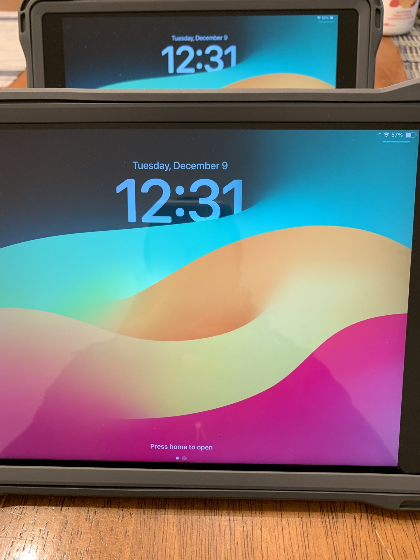 Apple iPad 7th Generation 10.2” Unlocked Like New!