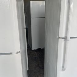 Top And Bottom Refrigerators On Sale Now Warranty And Delivery Available Inbox For Details 