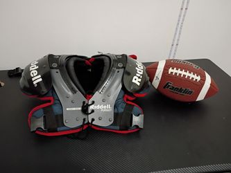 Riddell Pursuit Youth Football Shoulder Pads
