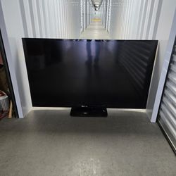 60" Vizio Razor LED Smart Tv. "CHECK OUT MY PAGE FOR MORE DEALS "