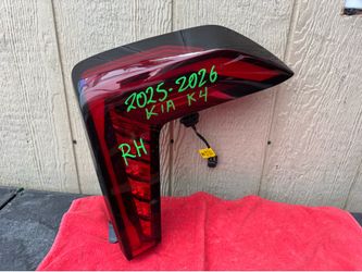 2025 2026 KIA K4 RIGHT SIDE TAIL LIGHT OEM USED