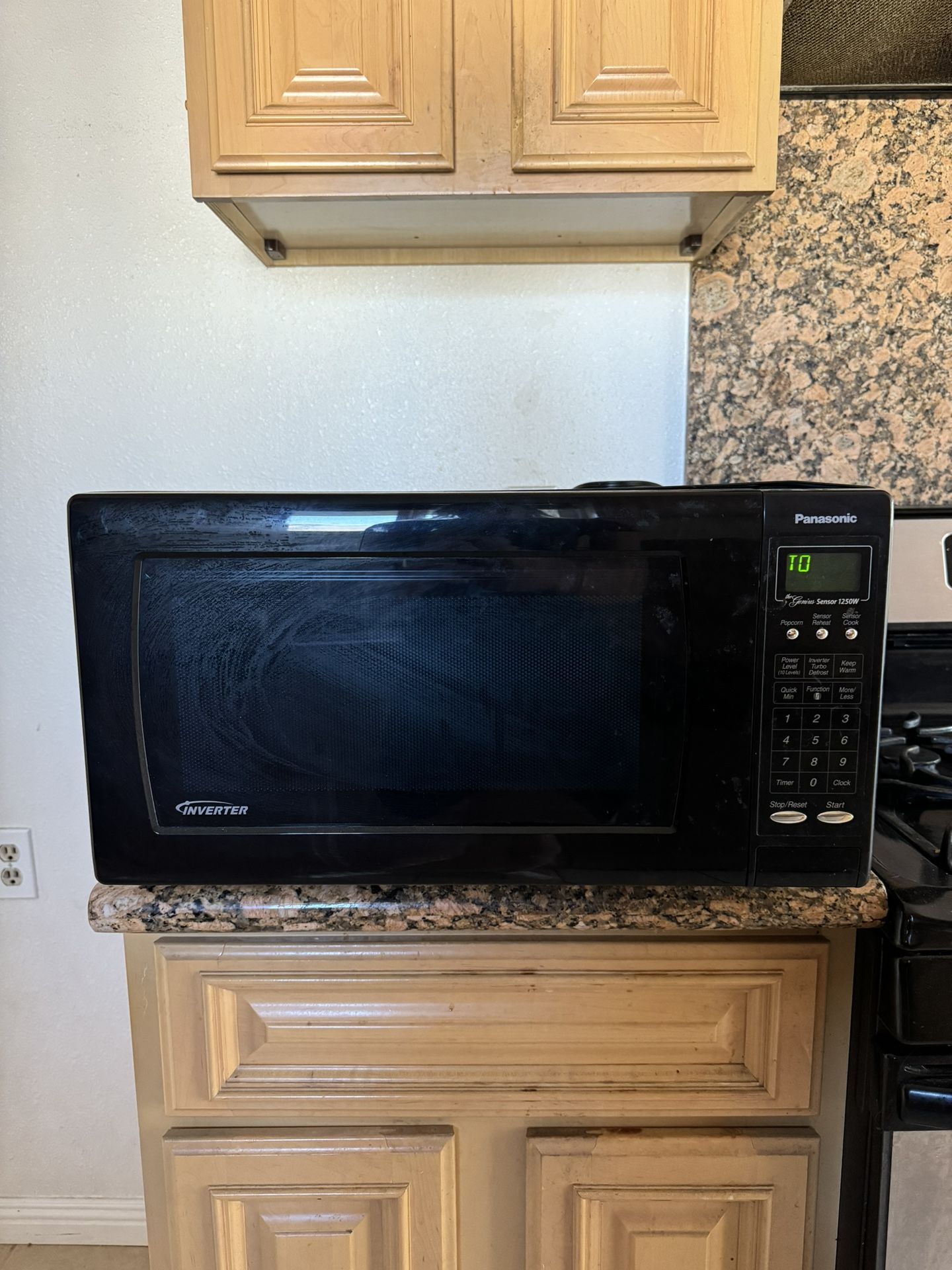 Panasonic Countertop Microwave – Works Great