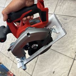Milwaukee M18 6-1/2 Inch Circular Saw With Blade 