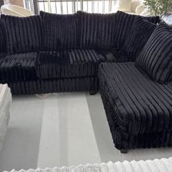 (NEW IN BOX)- Comfy Black Sectional With Pillows Finance Available $54 down pmt only!!👑