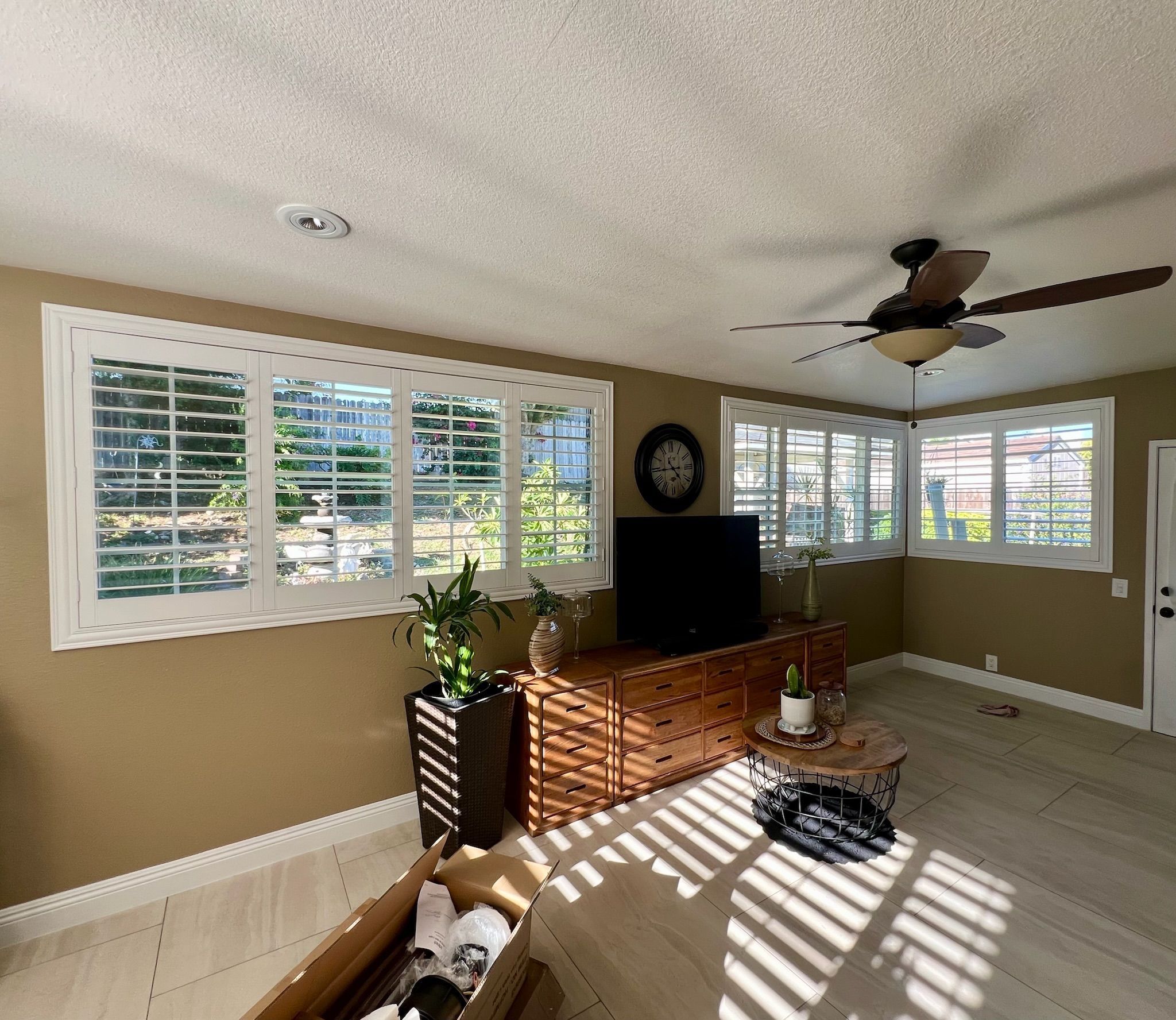 Custom Plantation Shutters for all types of windows, sliding doors, and closets. Persianas de Madera. BEST PRICES. Install Included. 951-573-2560