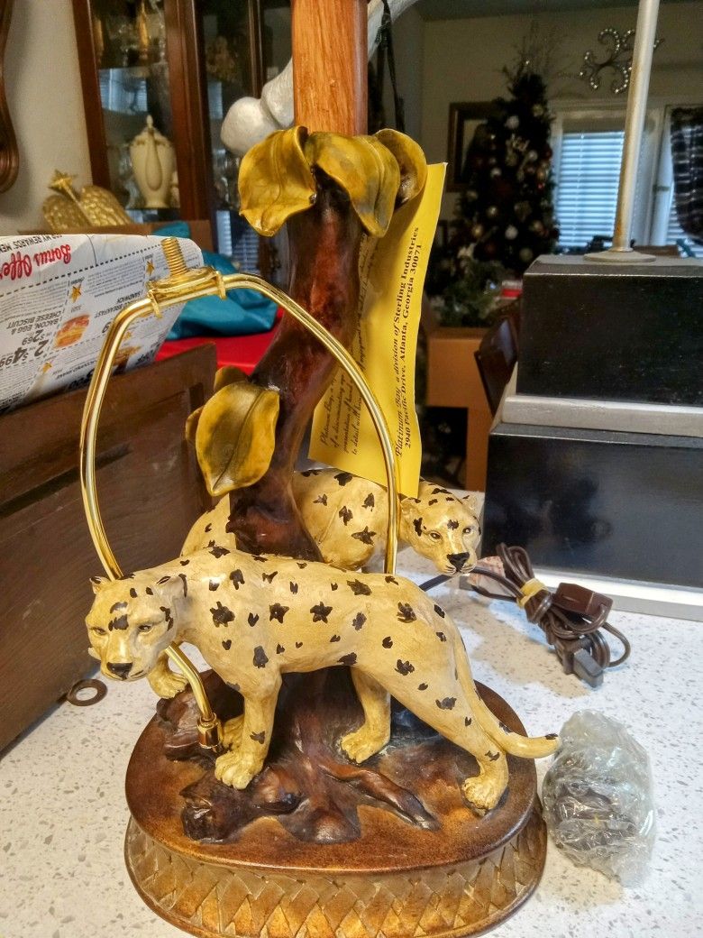 AI Overview
This is a lamp featuring a sculpture from the De Capoli Lover Leopard Collection, crafted by Platimi Kitan of Sterling Industries. T