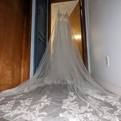 Brand New Gorgeous Wedding Dress. Hasn't Been Altered 