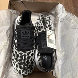 Adidas Swift Run Women's Sz 5.5 Cheetah Leopard Animal Print Black White  