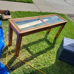 DISPLAY COFFEE TABLE