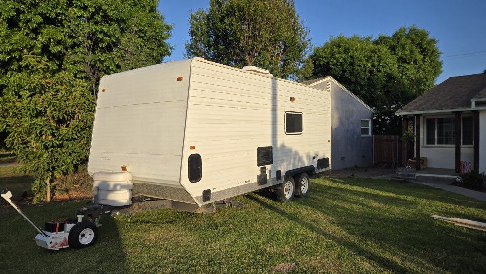 2005 Forest River T18