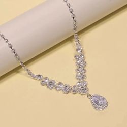 Purple water drop collarbone