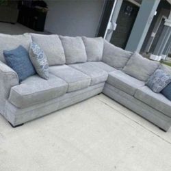 Sectional Couch Great Condition Super Clean And Comfy No Pets No Smoke 