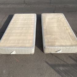 FREE DELIVERY: Sealy Twin/King XL Box Springs 