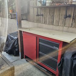 Tool box  craftsman  w wheels