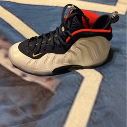 Foam Posite White, Blue And Red Size 5y