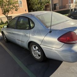 2004 Ford Taurus