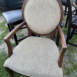 Very Nice Wide Cheetah 🐆 Leopard Print 🪑 Wooden Chair. 