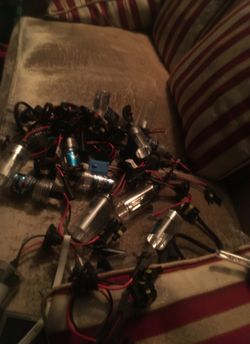 A Bunch of Replacement High.Intensity.Discharge. Bulbs, Assorted Sizes and Kelvins Color Temperature, And OEM Lexus, Acura Ballasts. Ask for more inf