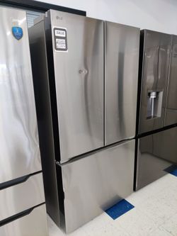 New LG
27 cu. ft. SMART Counter Depth MAX French Door Refrigerator with Ice and Water, ADA Comp in P