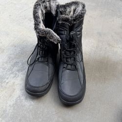 Women’s Snow Boot Size 9