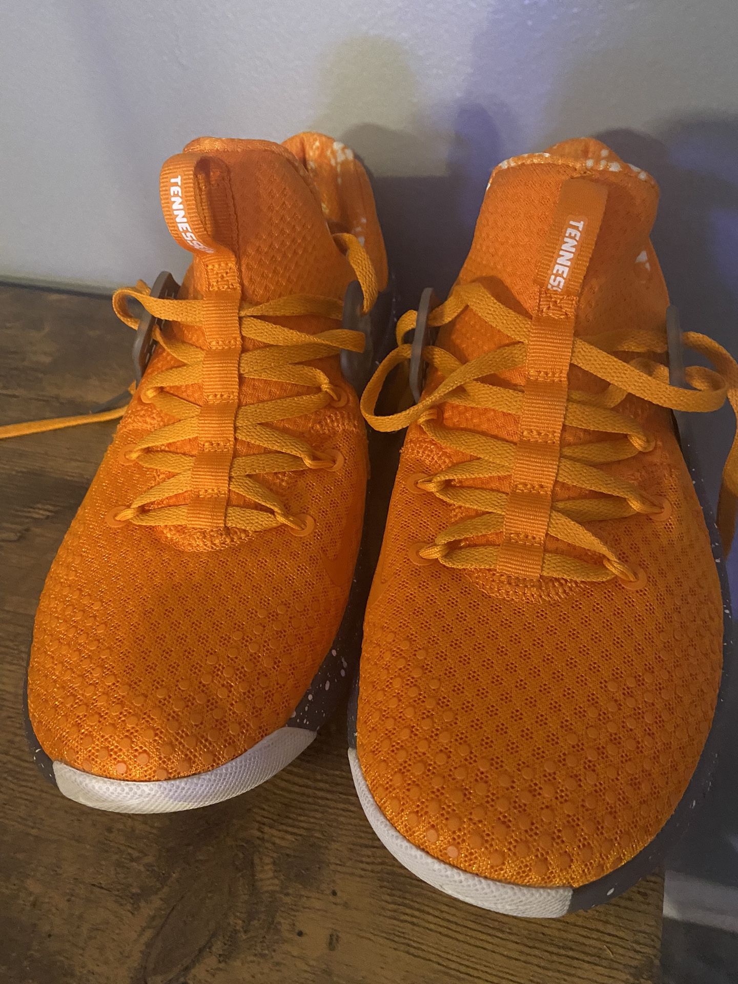 Size 8 Man Nike Free Run TR8 Tennessee NCAA Shoes
