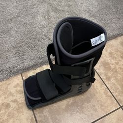 Medical Boot Size Medium FREE