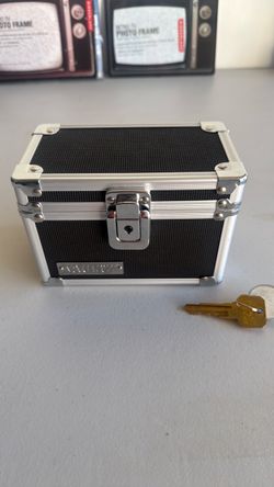 Small storage case