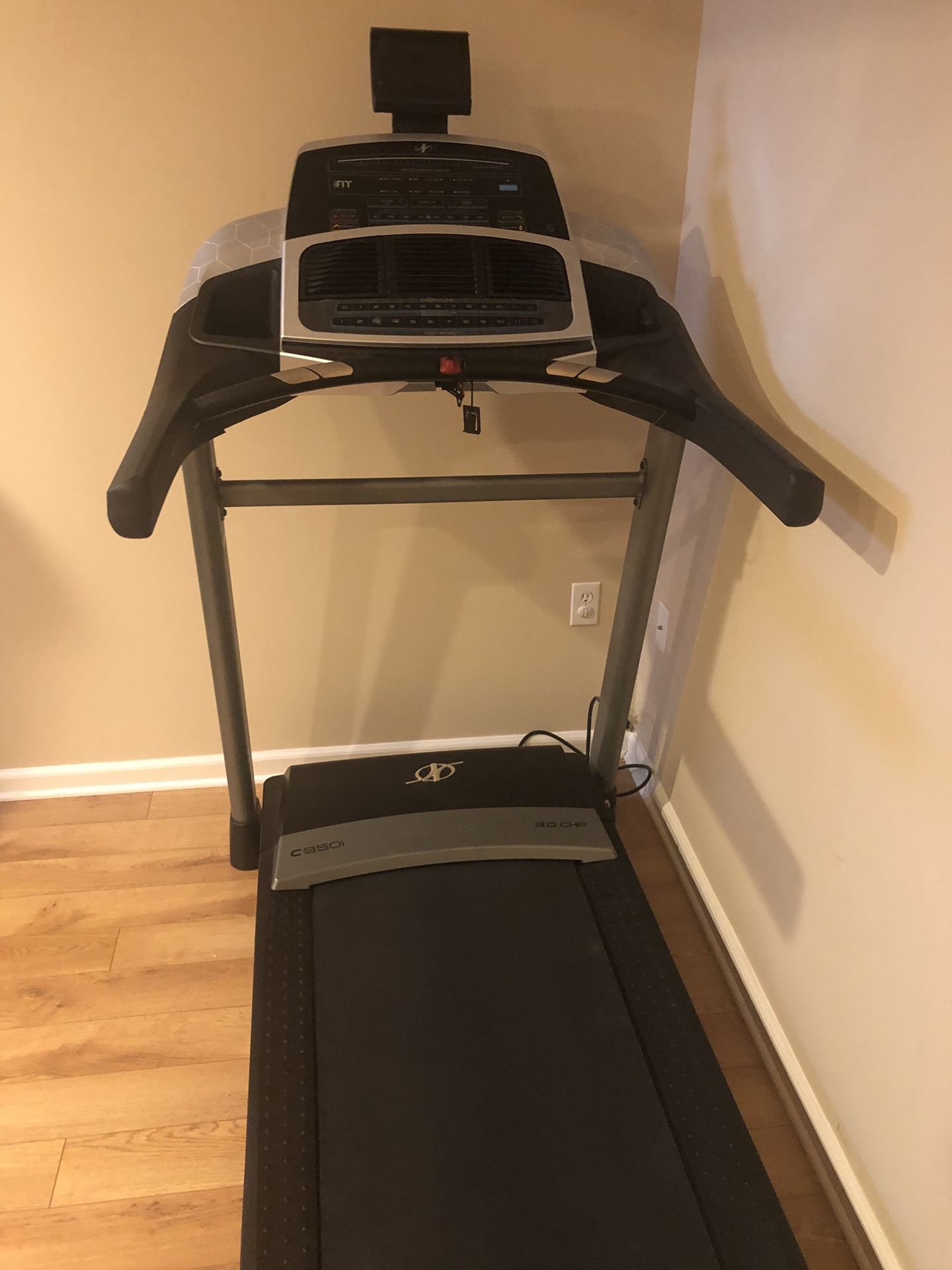 NordicTrack 950i treadmill with Ifit coach