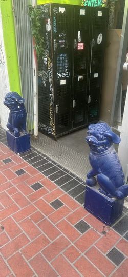 Chinese foo dog statues