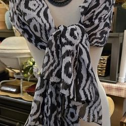 New, Lightweight Faded Glory Black & White Scarf