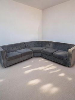 🛋  Sectional Sofa by Jeromes