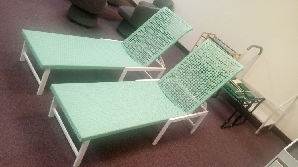 Outdoor Lounge Chairs