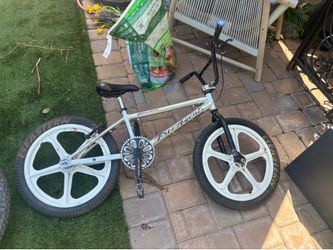 Free agent Eluder BMX Bike