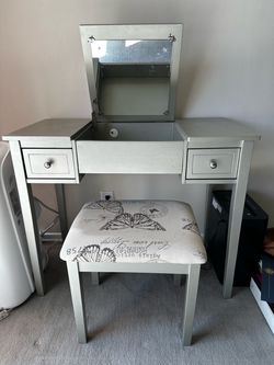 Vanity w/ Matching Ottoman