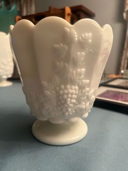 Westmoreland milk glass grape jardiniere