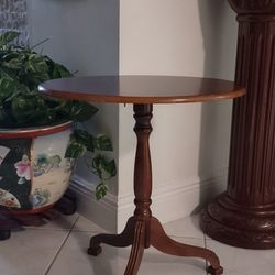 Bombay Company Medium Cherry  Oval Coffee Table,measures 21" H x 14" W x 19" L.