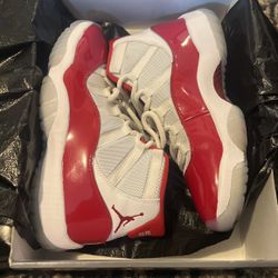 Jordan 4,6,11, Yeezy Slides All Size 10 